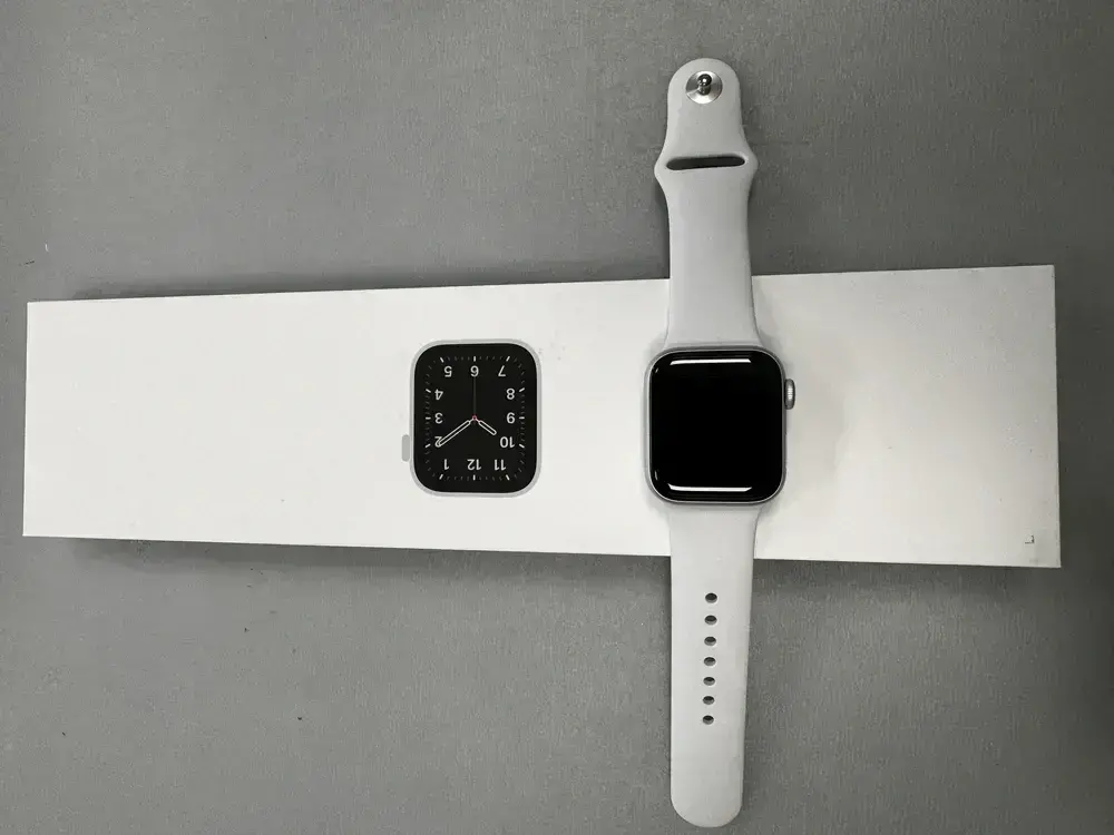 Apple Watch SE 40mm Silver, rozbaleno, stav A++