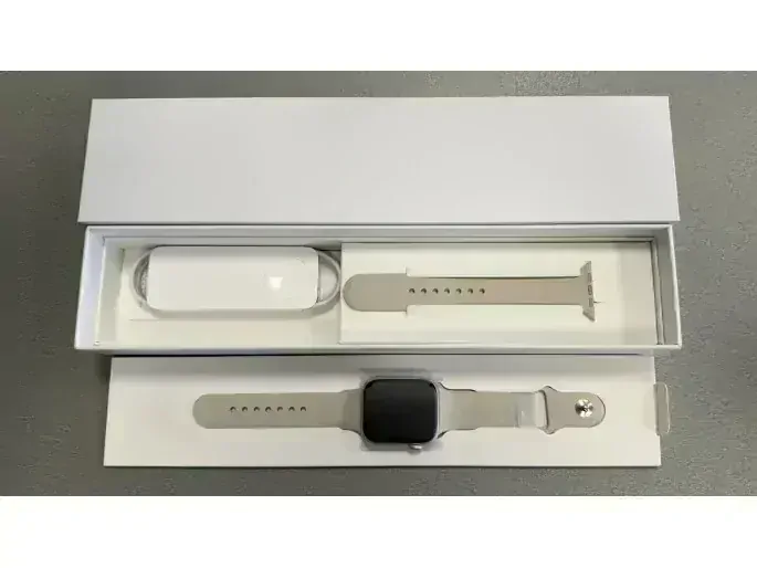 Apple Watch Series 7, 45mm Starlight Aluminium Case Starlight Sport Band (zánovní)