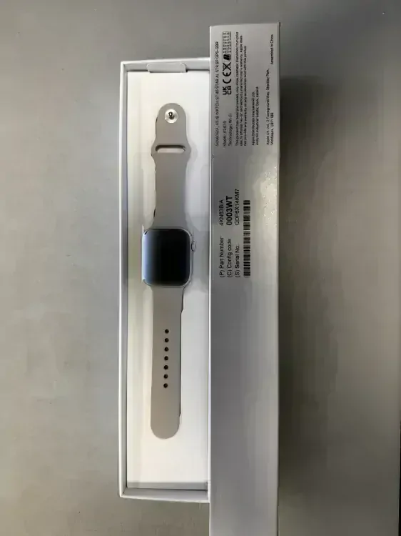 Apple Watch Series 7, 45mm Starlight Aluminium Case Starlight Sport Band (zánovní)