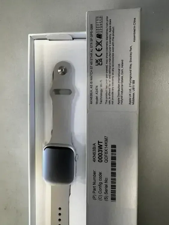 Apple Watch Series 7, 45mm Starlight Aluminium Case Starlight Sport Band (zánovní)